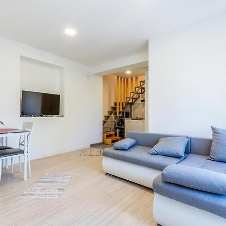 Gorgeous Apartment In Omis With Kitchen Екстер'єр фото