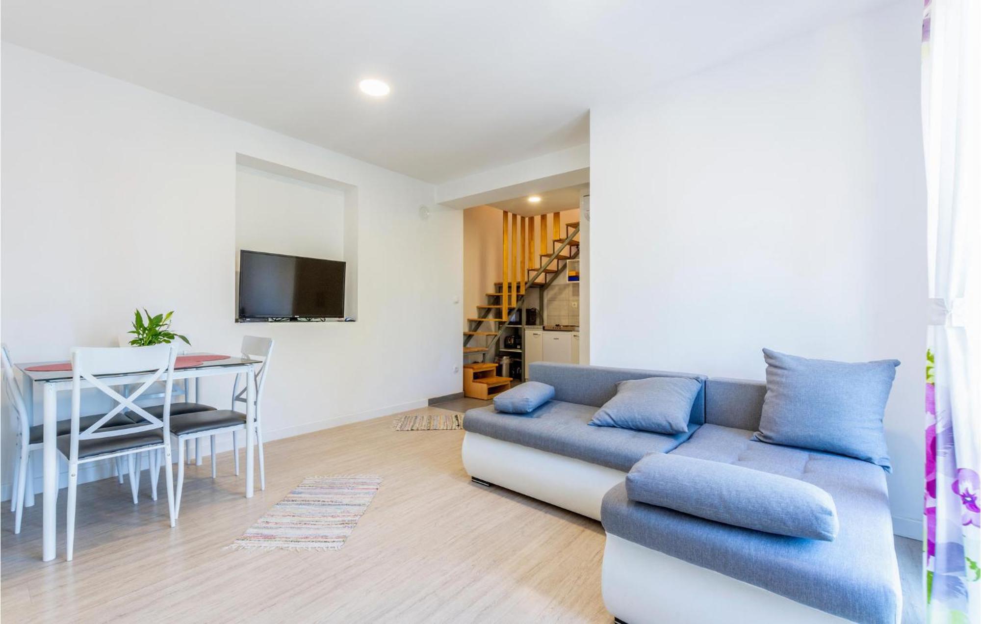 Gorgeous Apartment In Omis With Kitchen Екстер'єр фото