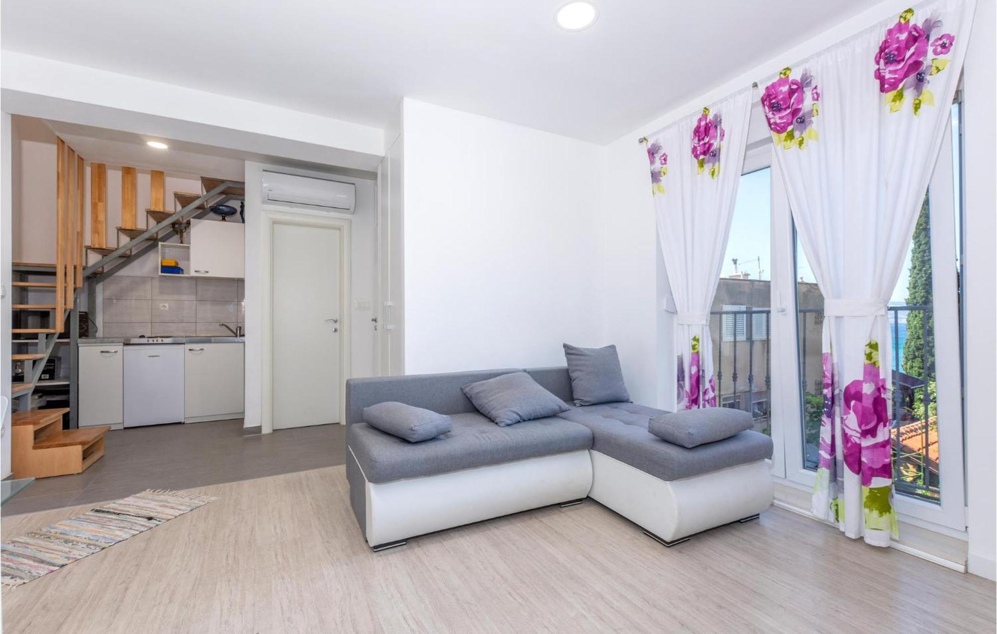 Gorgeous Apartment In Omis With Kitchen Екстер'єр фото