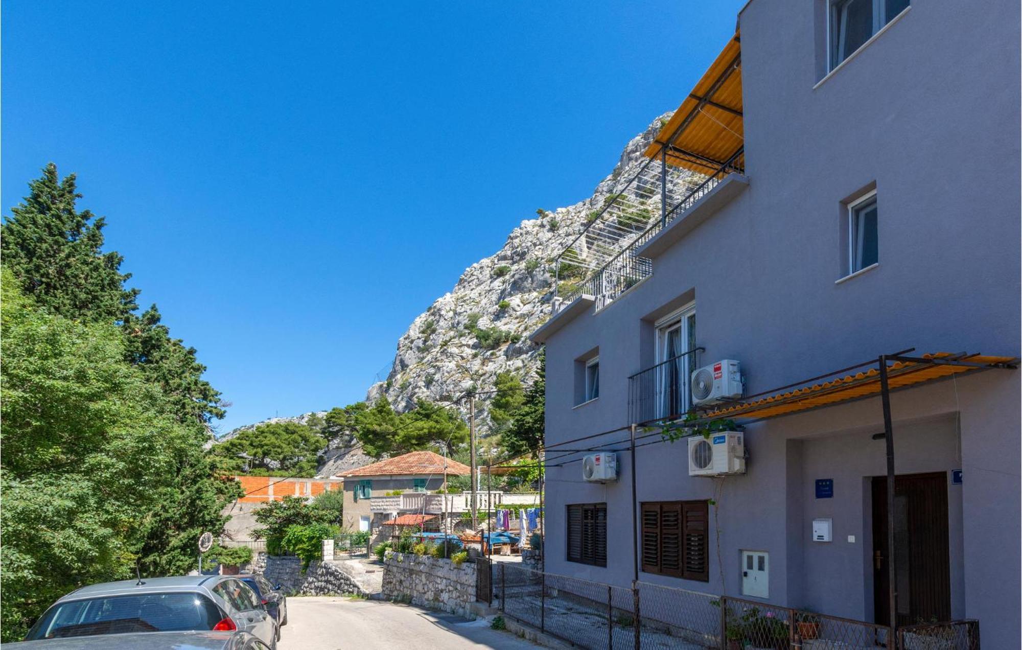Gorgeous Apartment In Omis With Kitchen Екстер'єр фото