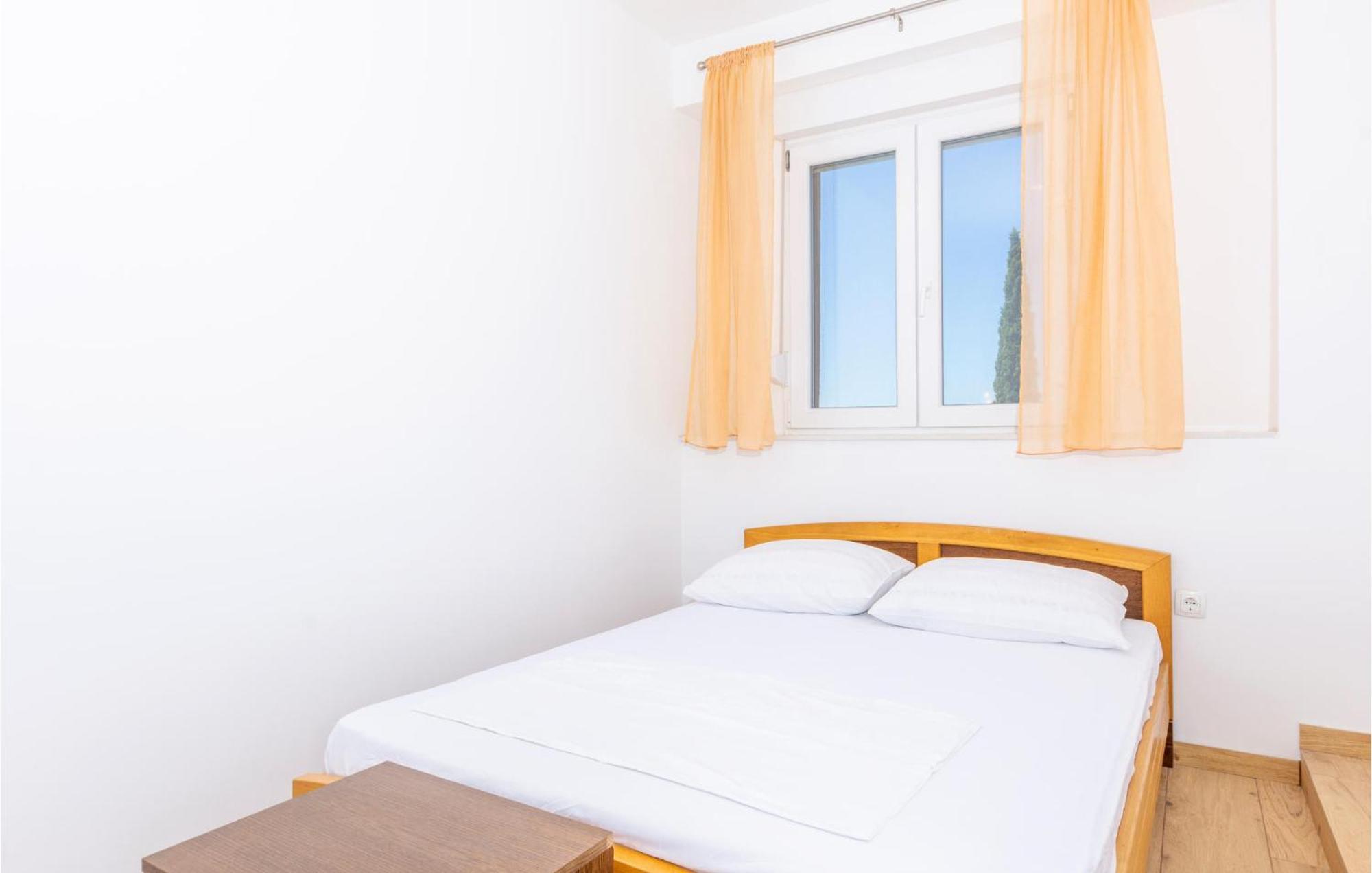 Gorgeous Apartment In Omis With Kitchen Екстер'єр фото